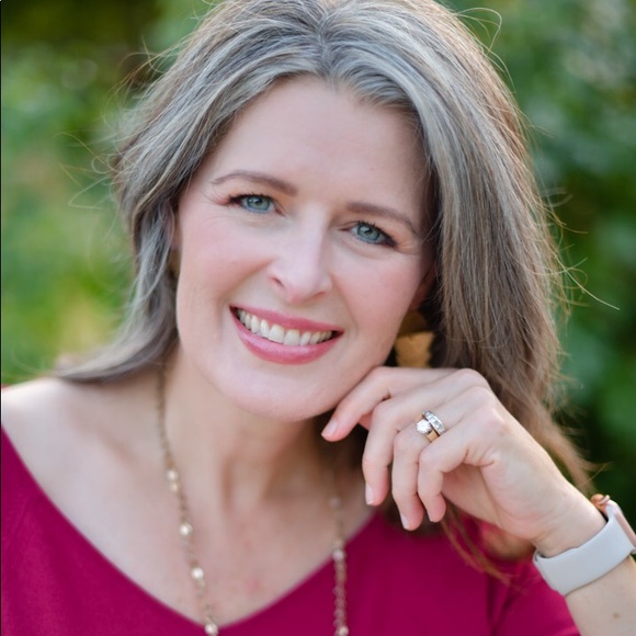 Meet your Posher, Mindy - Picture 1 of 2